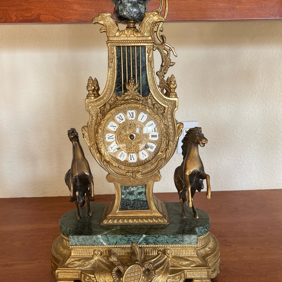 Antique clock, green and gold marble. Purchased in Canada. - Picture 1 of 10